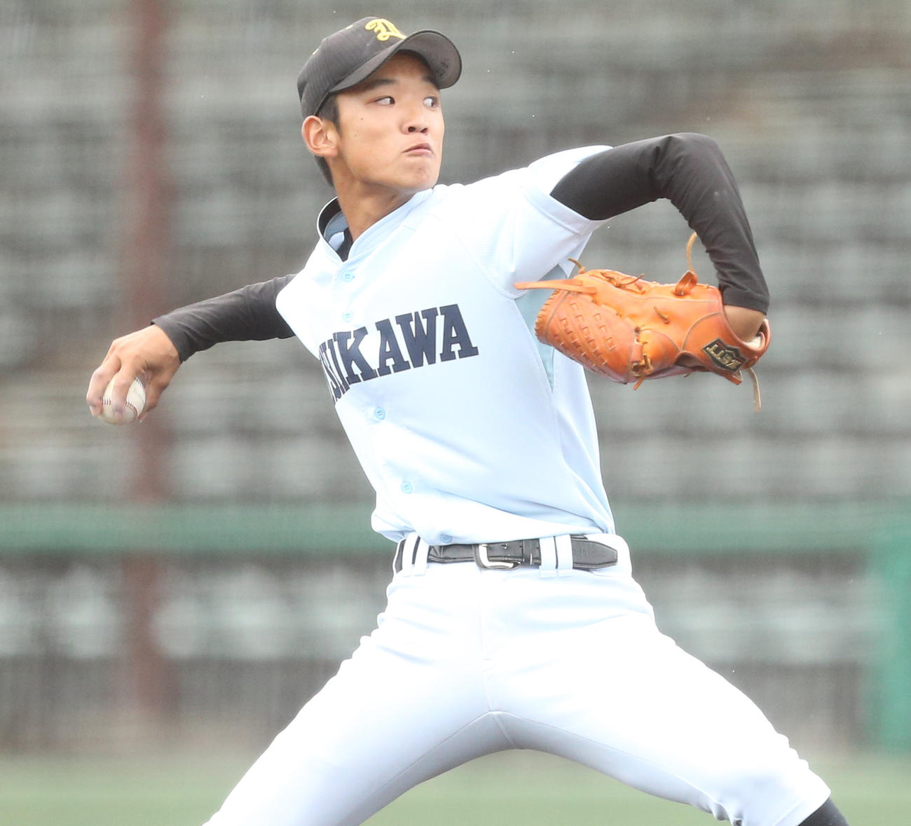 日大東北対学法石川　力投する学法石川・立石（撮影・野上伸悟）