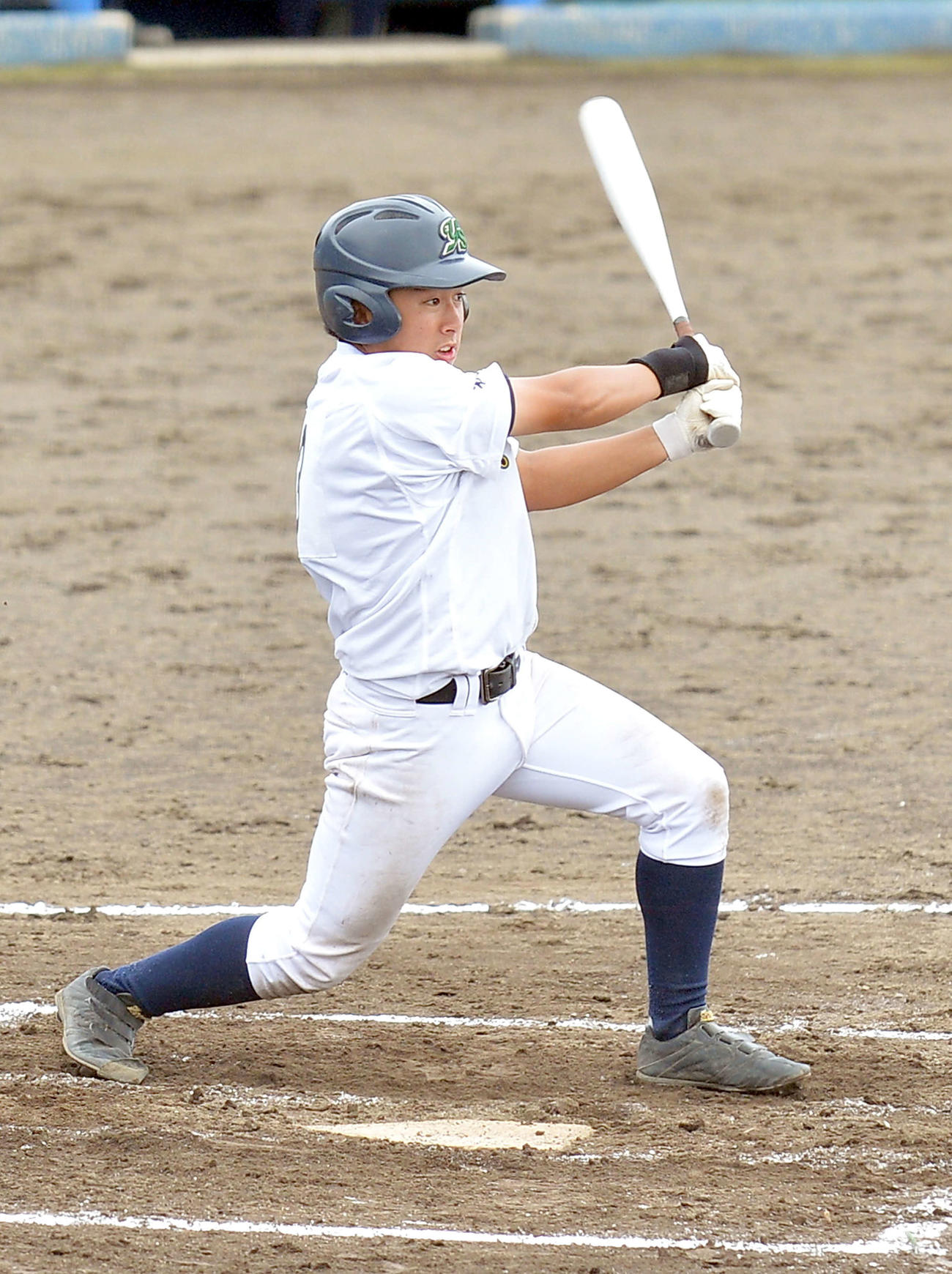 8回勝ち越し適時打を放つ横手清陵学院・佐藤慎