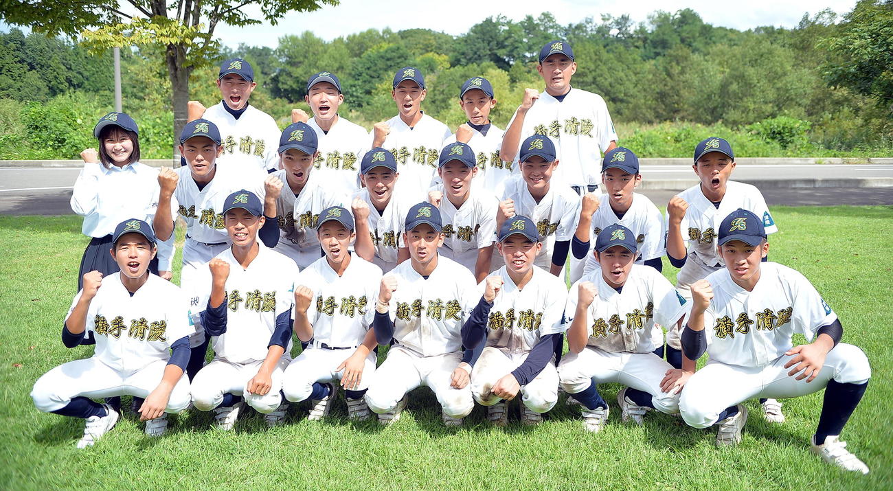 県大会出場を決め気合を入れ直す横手清陵学院の選手たち