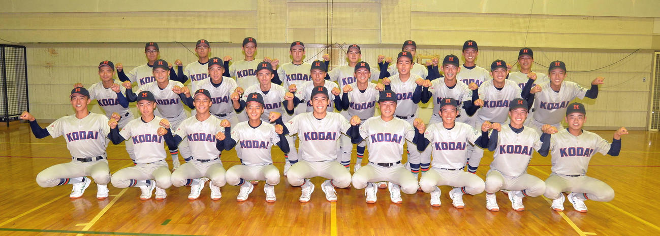 東北大会出場を目指す八戸工大一ナイン