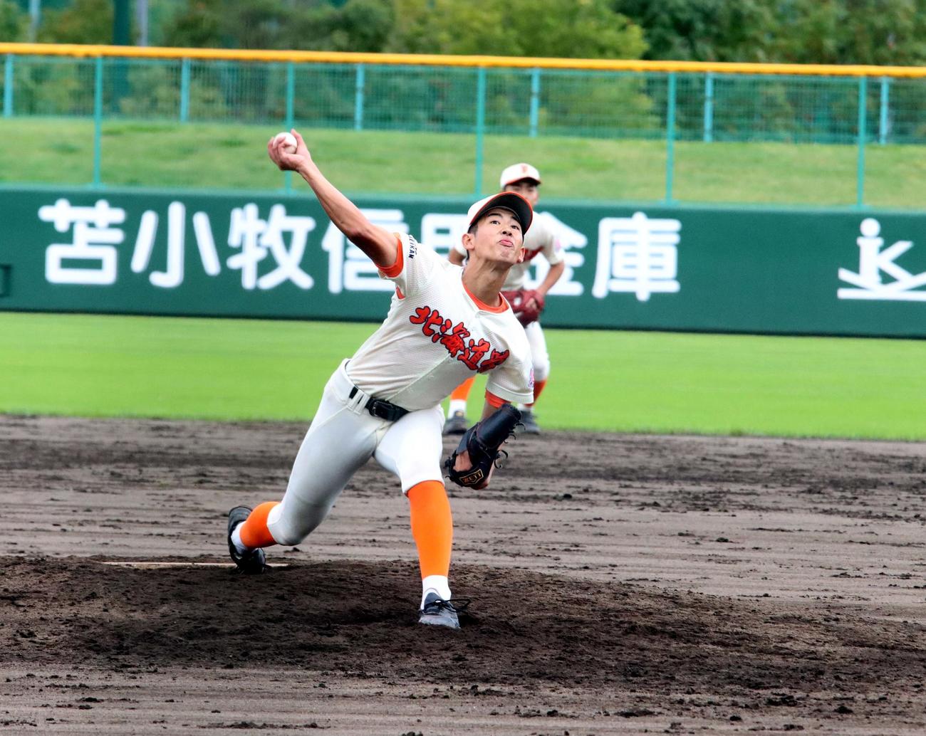 静内対北海道栄　2番手で登板し1回無安打無失点の北海道栄・川本（撮影・永野高輔）