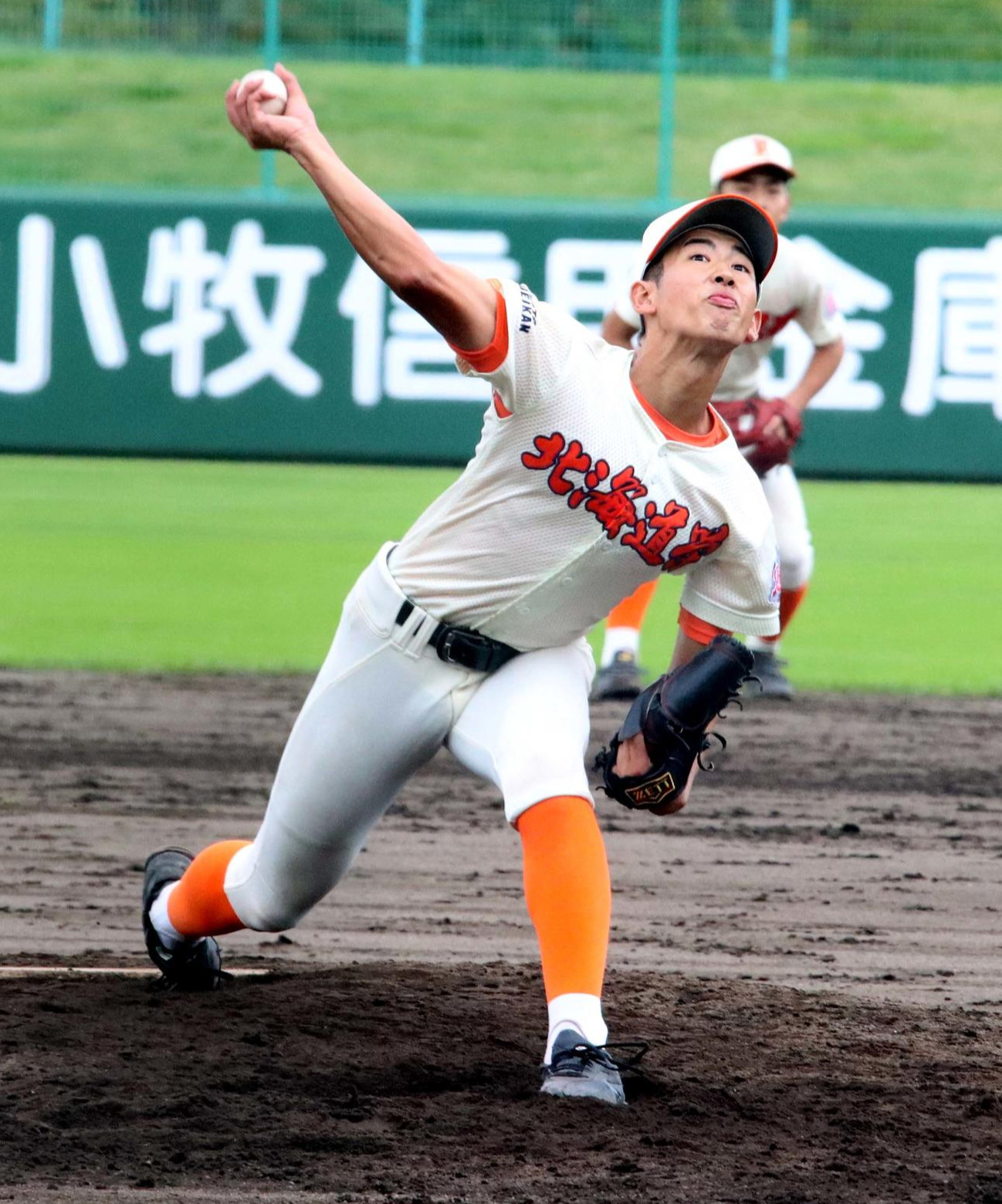 2番手で登板し無失点の北海道栄・川本（撮影・永野高輔）