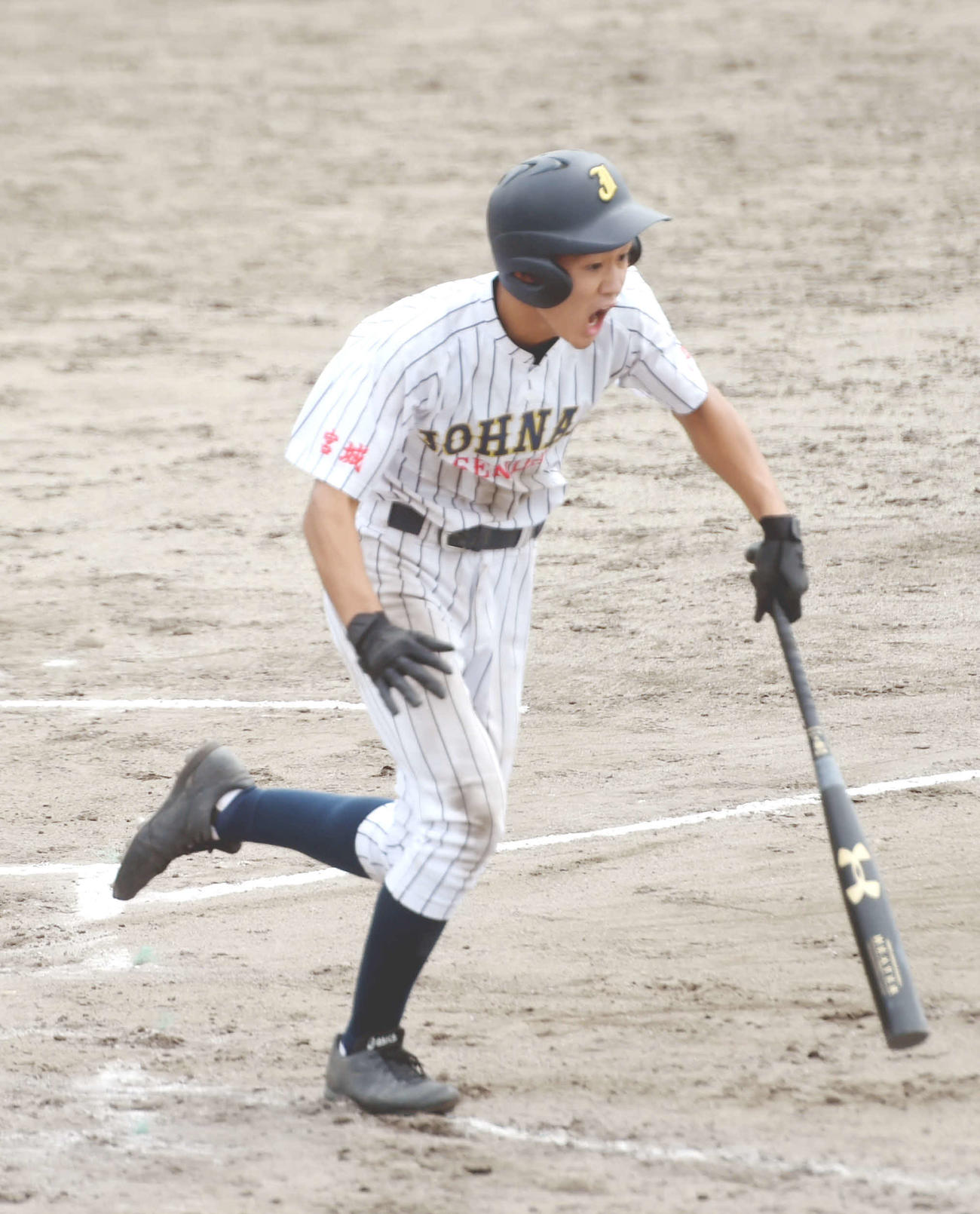仙台二対仙台城南　7回裏仙台城南1死一、三塁、逆転の2点三塁打を放つ倉片（撮影・相沢孔志）