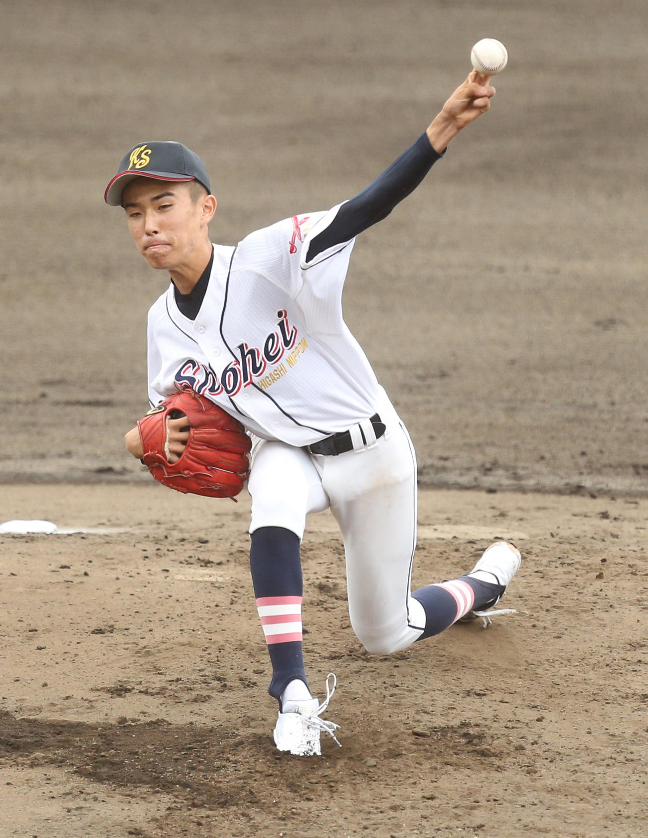 東日本国際大昌平対磐城　力投する東日本国際大昌平・矢板（撮影・野上伸悟）