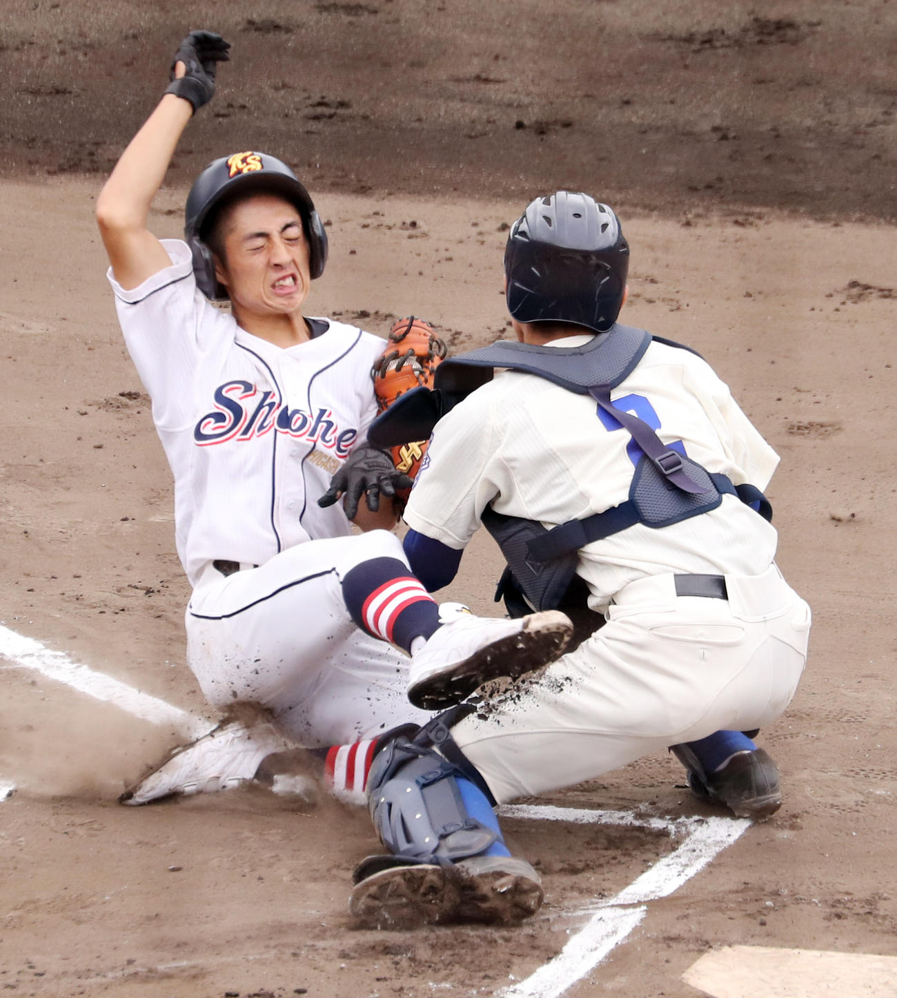 東日本国際大昌平対磐城　1回表東日本国際大昌平1死二塁、大竹竜の左前打で本塁をつくもアウトとなる星（撮影・野上伸悟）