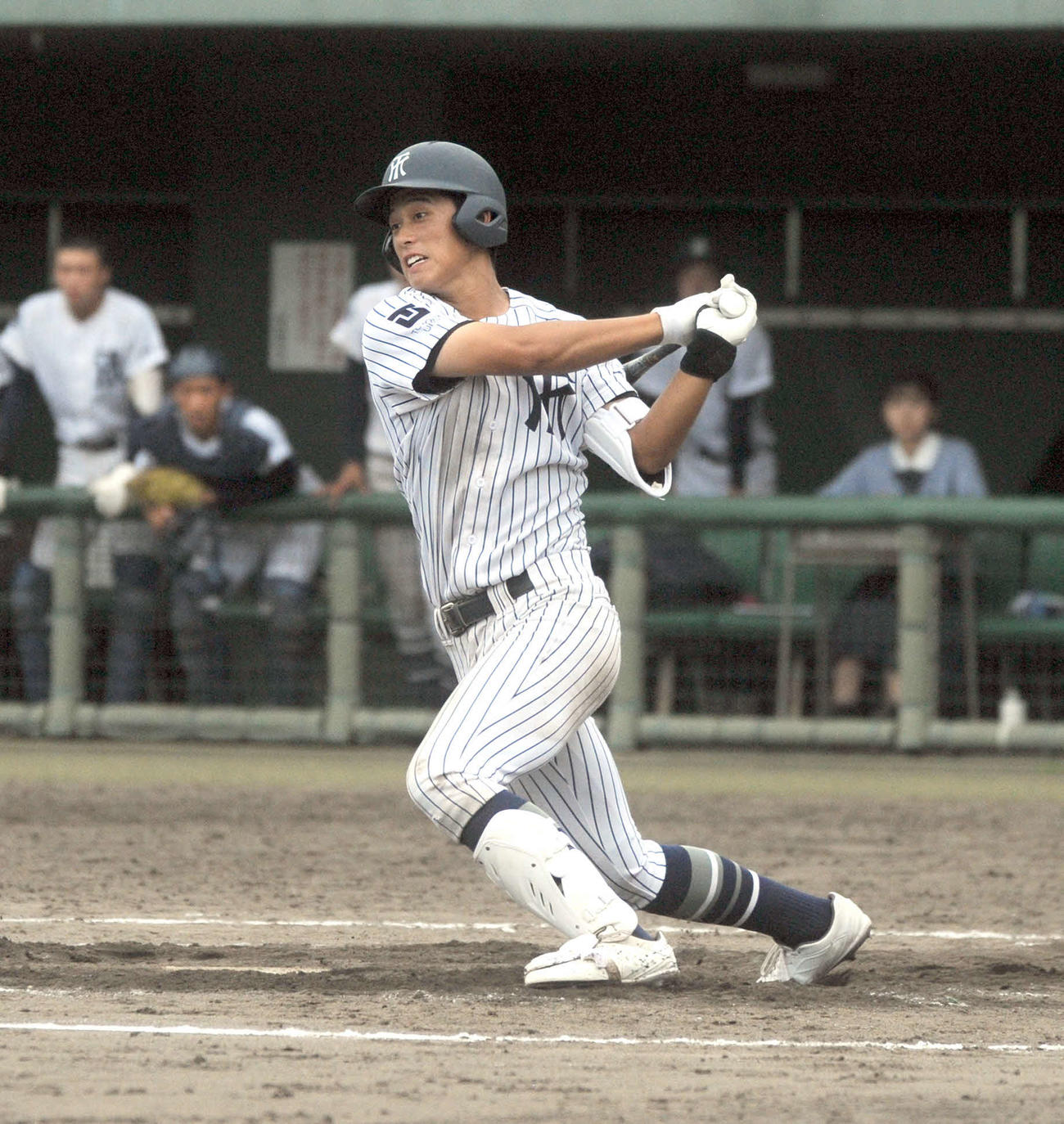 9回1死一塁で三塁線を破る決勝適時二塁打を放った常葉大菊川の広瀬