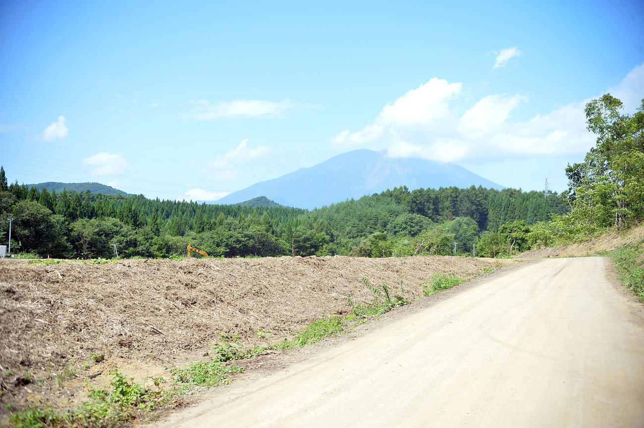 雄大な岩手山を望む盛岡誠桜の総合グラウンド建設地