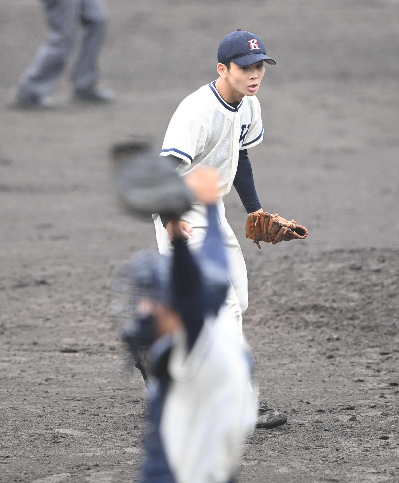 鎌倉学園対桐蔭学園　5回無失点でコールド勝ちした鎌倉学園先発の増島（上）は気合の表情を見せる（撮影・山崎安昭）