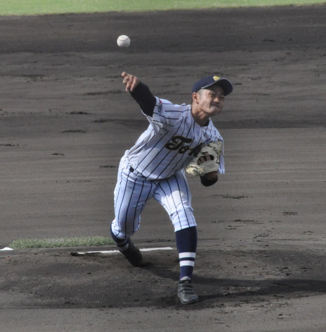山田対東海大大阪仰星　東海大大阪仰星の先発高橋怜央投手（2年）は6回2安打1失点の好投で6回コールド勝ちに導く