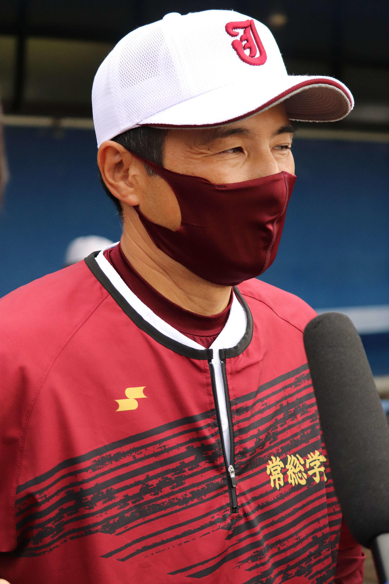常総学院対鹿島学園　サヨナラで敗れ悔しさをあらわにする常総学院の島田監督（撮影・小早川宗一郎）