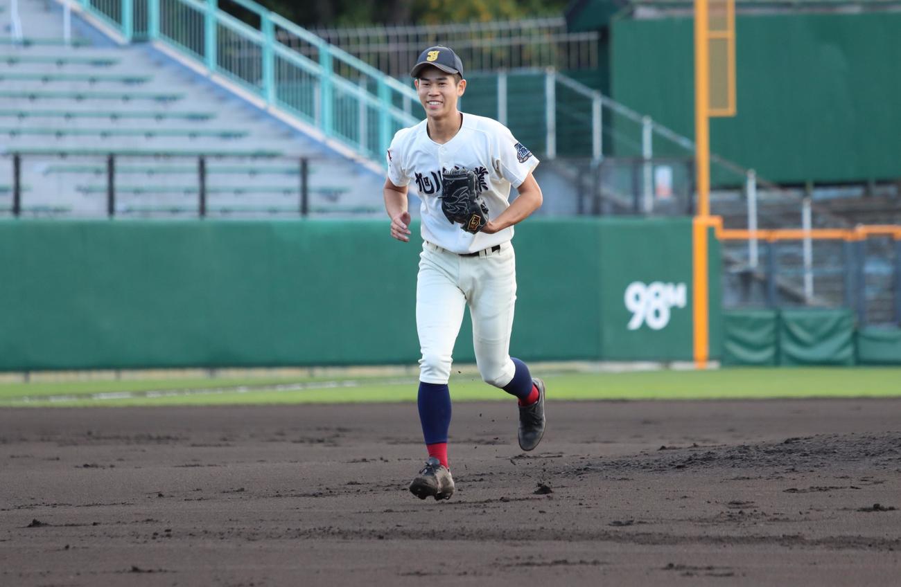 白樺学園対旭川実　1失点完投勝利を挙げた旭川実・田中楓（撮影・保坂果那）