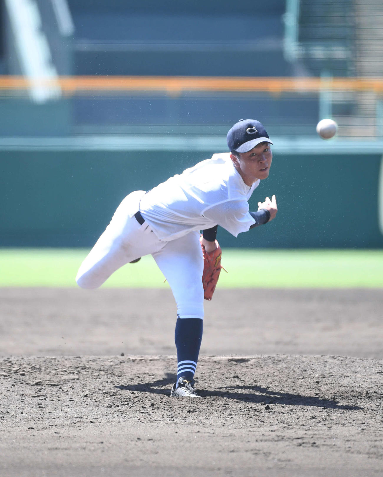 8月12日、智弁学園戦で力投する中京大中京・高橋