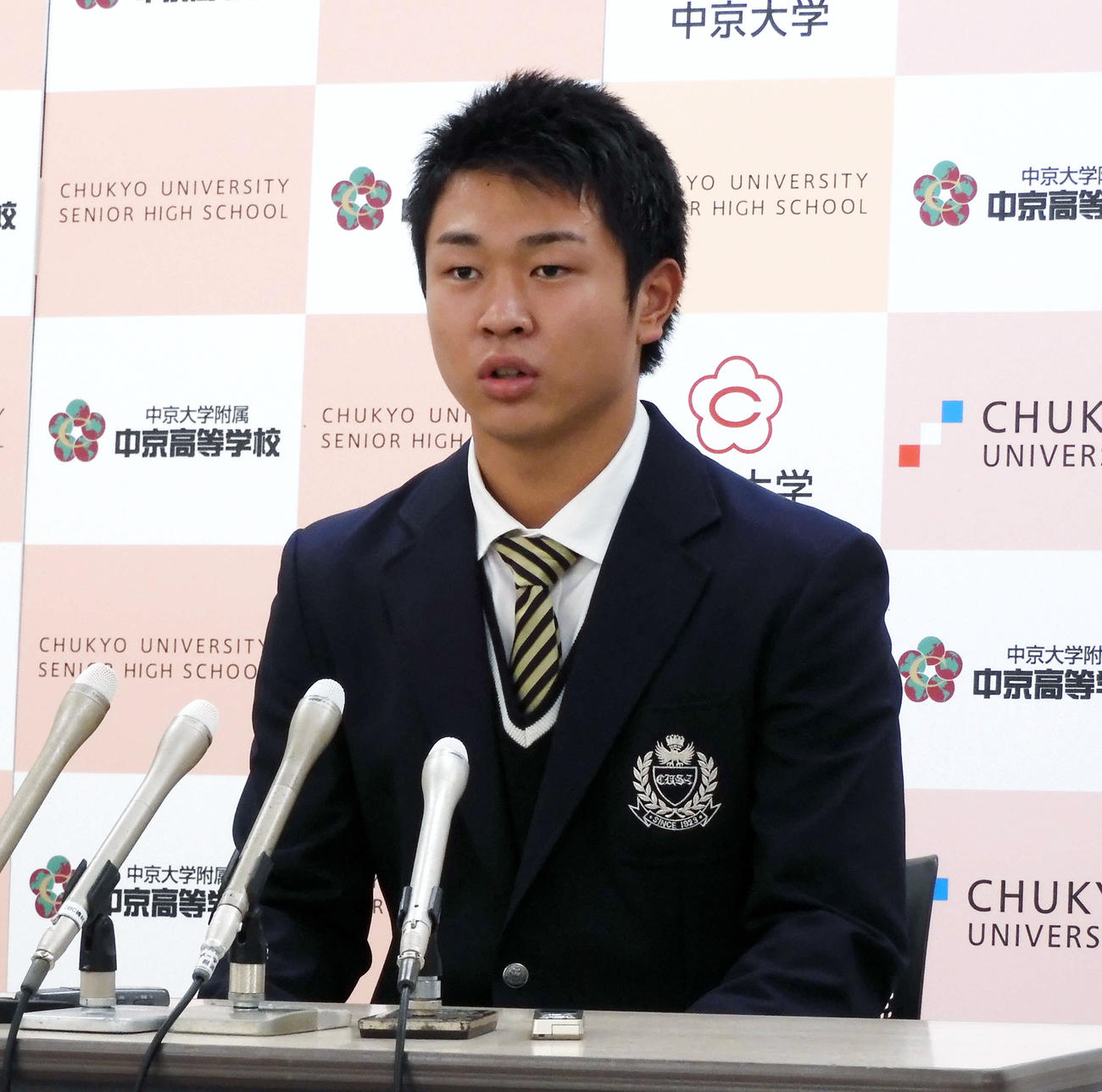 6日、プロ志望届を提出すると進路を表明する中京大中京・高橋宏斗