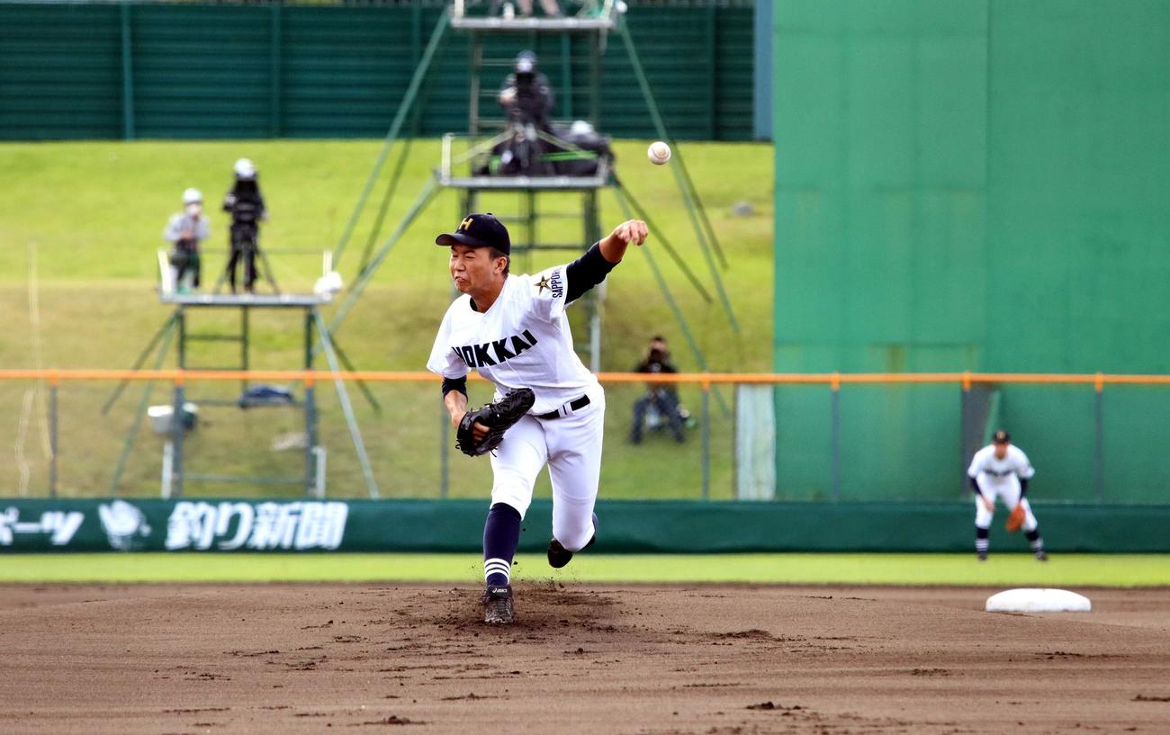 知内対北海　9回3安打10奪三振で完封した北海のエース木村（撮影・永野高輔）