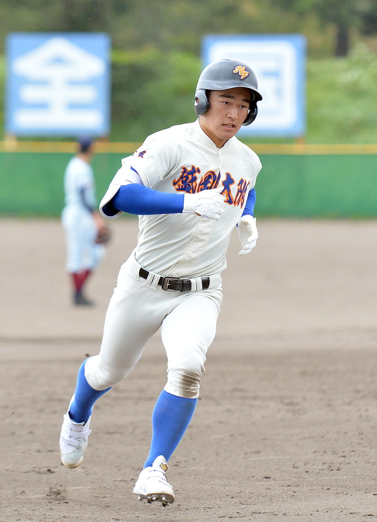 盛岡大付対八戸学院光星　9回表盛岡大付2死、2打席連続本塁打を放つ松本（撮影・鎌田直秀）