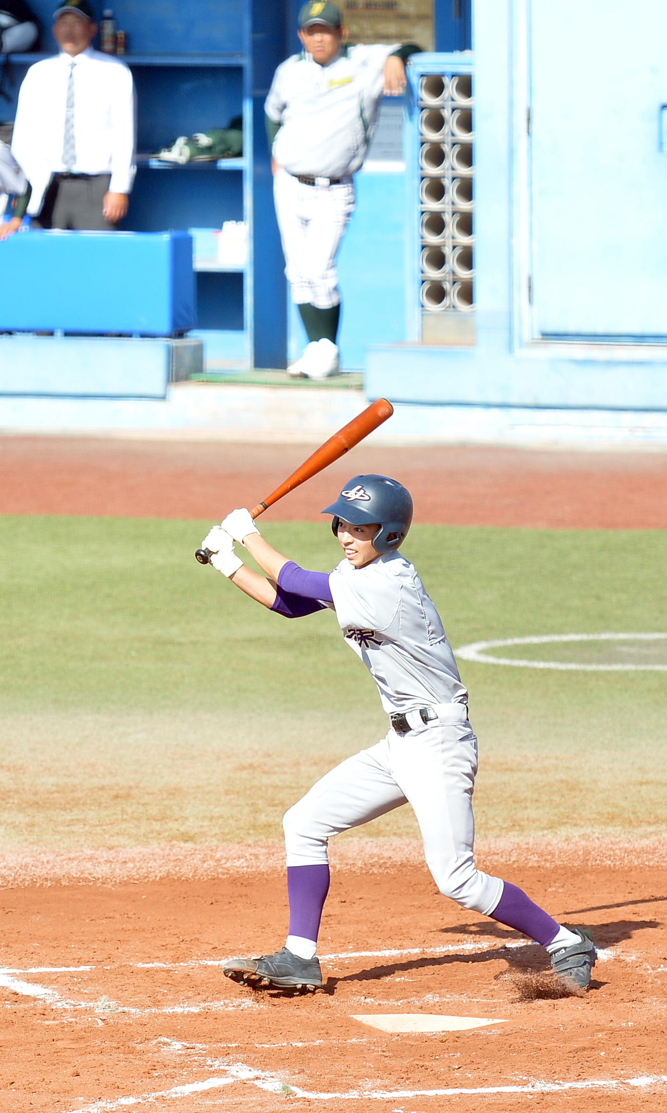 鶴岡東対花巻東　2回裏花巻東1死二、三塁、先制の左犠飛を放つ平井（撮影・鎌田直秀）