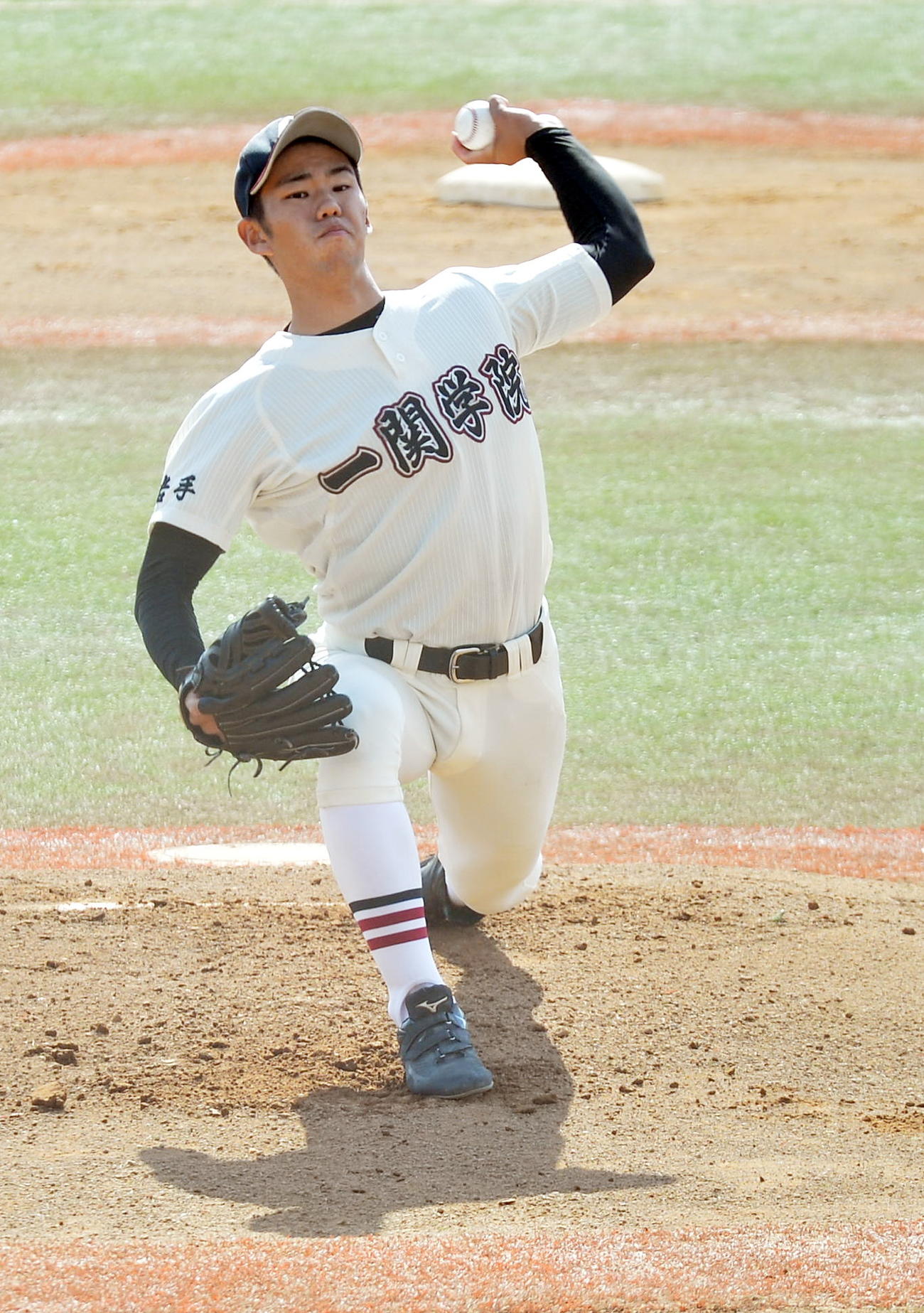 東日本国際大昌平対一関学院　力投する一関学院・伊藤（撮影・佐藤究）　