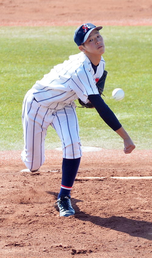 柴田対日大山形　力投する柴田・谷木（撮影・佐藤究）