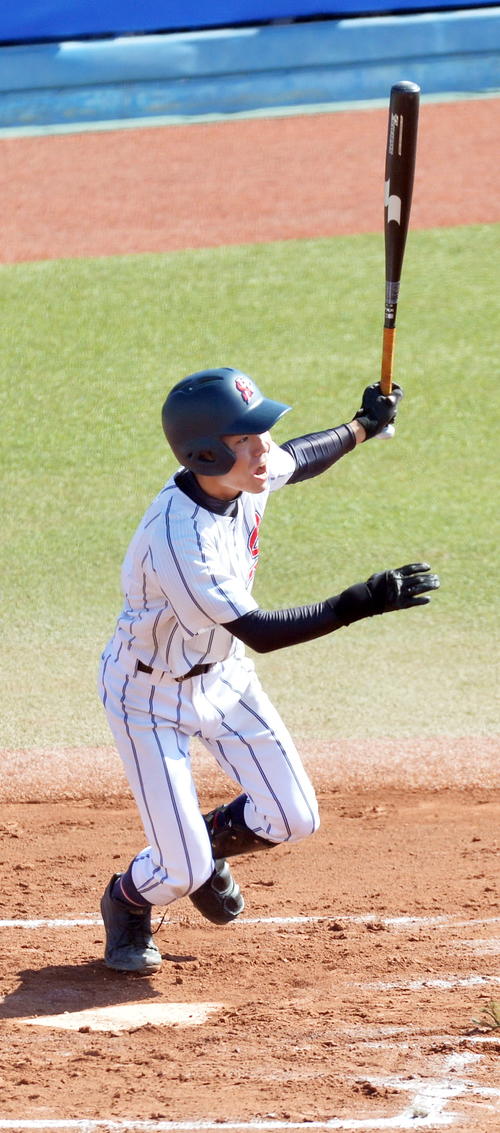 柴田対日大山形　1回表柴田2死満塁、2点適時打を放つ遠藤（撮影・佐藤究）