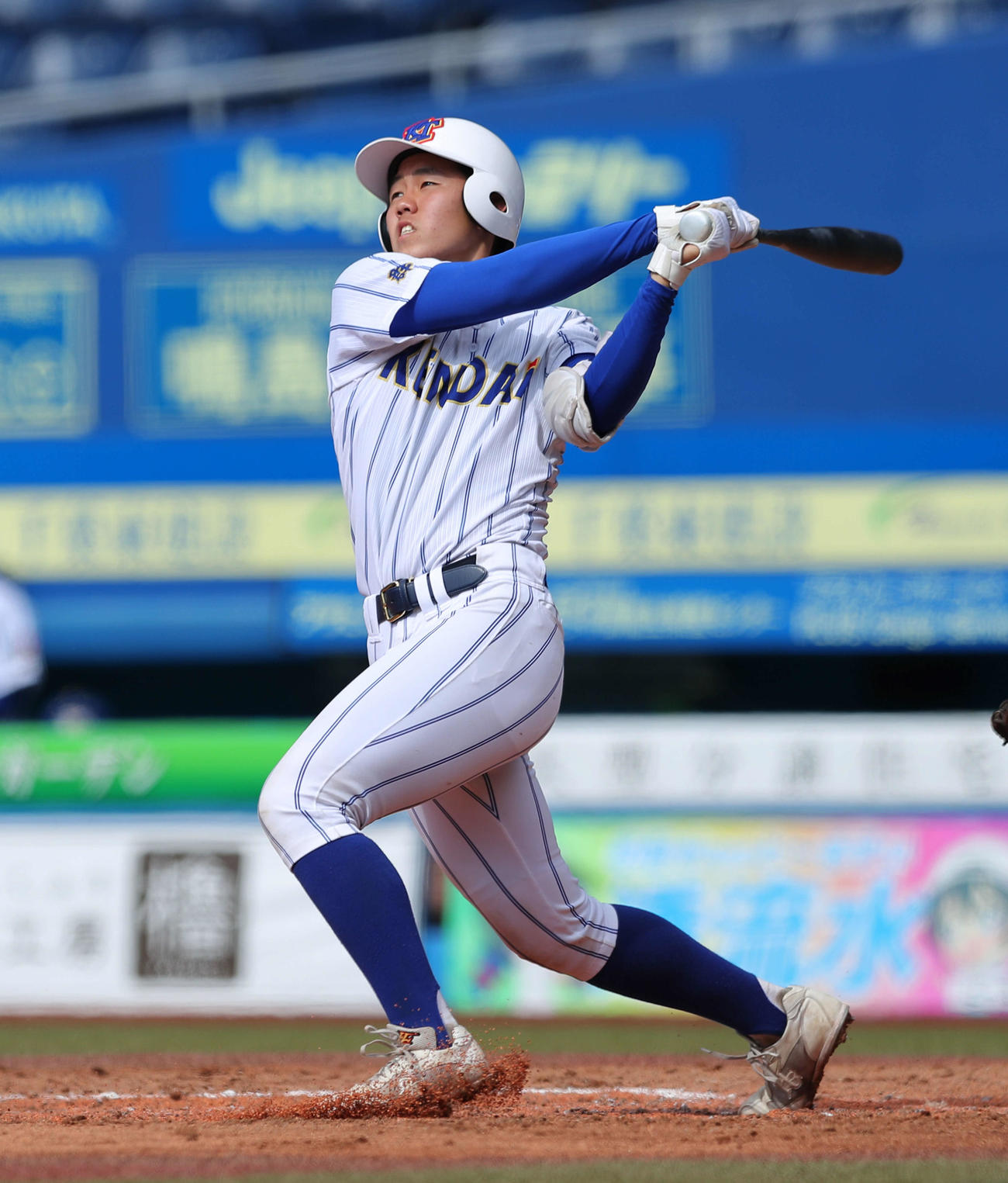 秋季関東大会　日本航空対高崎健康福祉大高崎　4回裏高崎健康福祉大高崎1死二塁、左越え2点本塁打を放つ高崎健康福祉大高崎・綱川（撮影・河田真司）