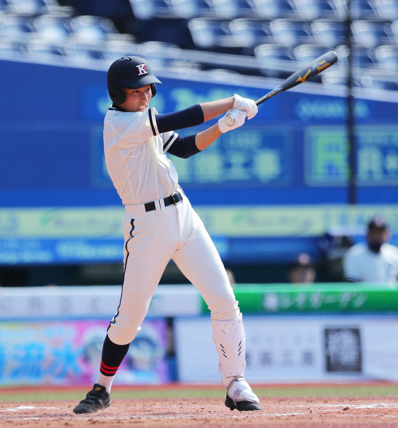 鎌倉学園対昌平　3回表鎌倉学園2死二、三塁、右前同点適時打を放つ鎌倉学園点・斎藤（撮影・河田真司）