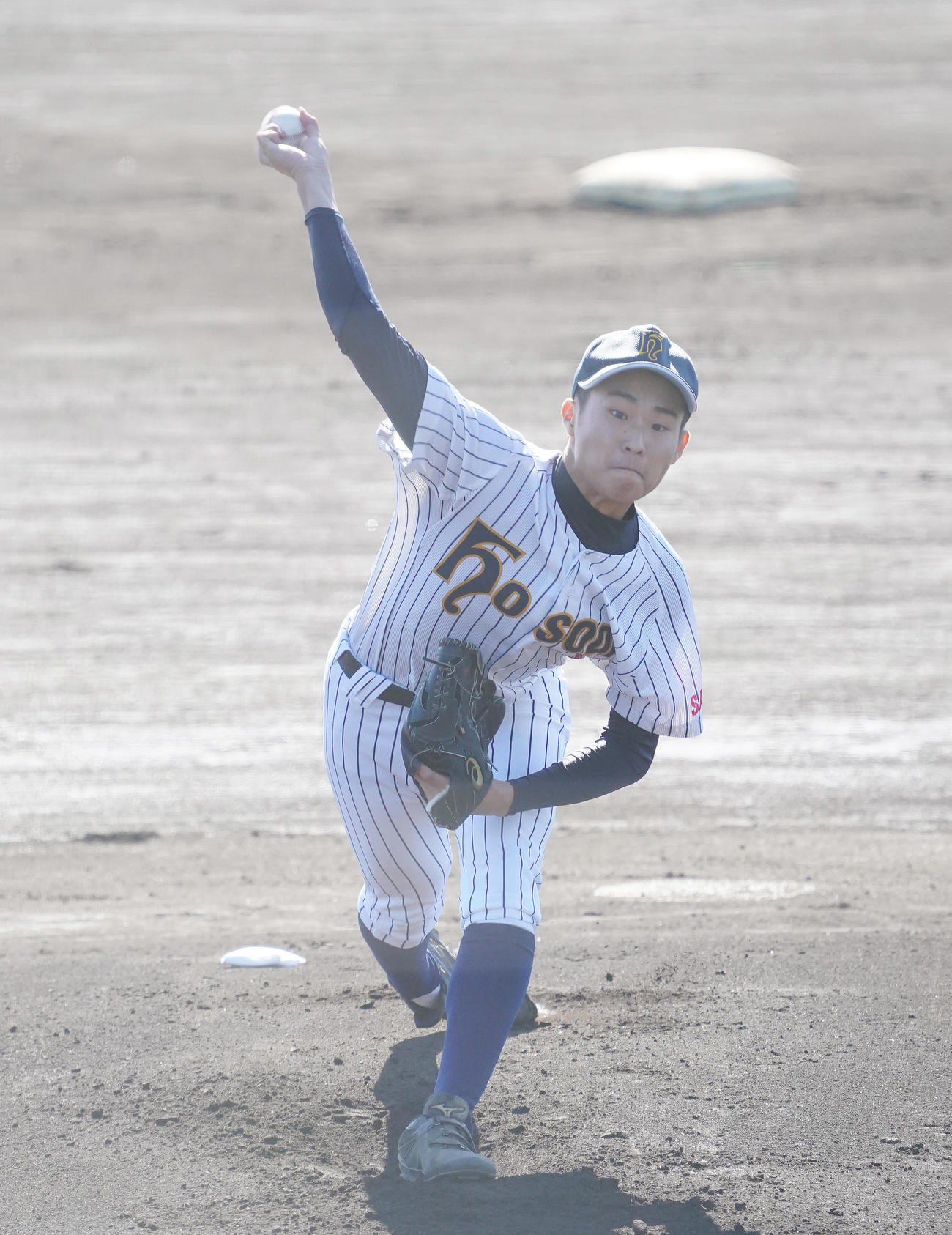 東海大甲府戦に先発し、力投する細田学園松本（撮影・菅敏）