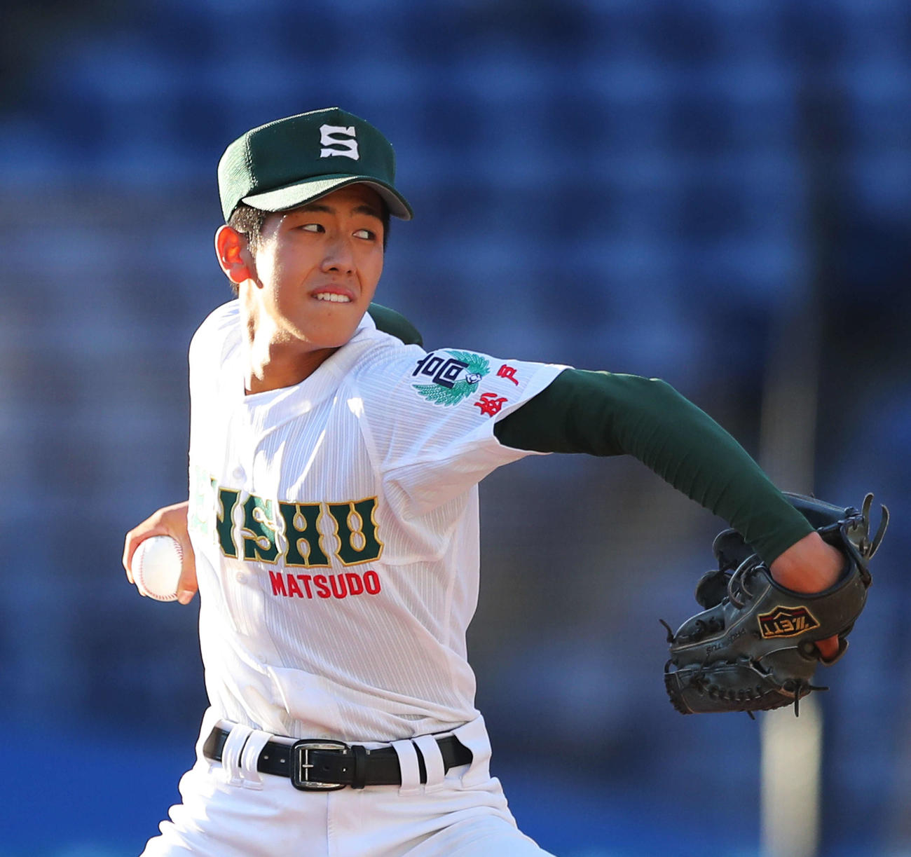 専大松戸対鹿島学園　9回裏鹿島学園2死二塁、力投する専大松戸・深沢（撮影・河田真司）　　　