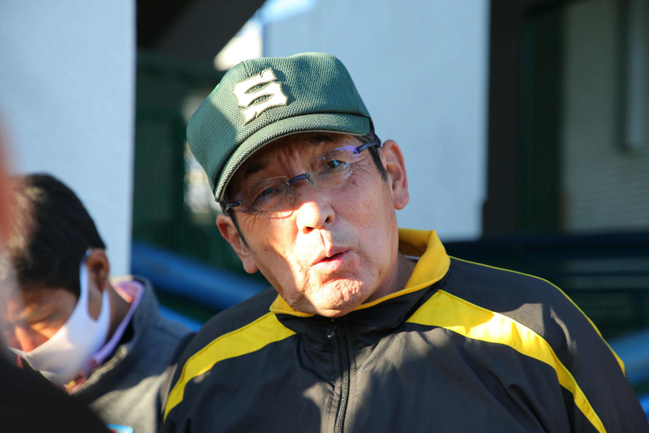 専大松戸対鹿島学園　鹿島学園に勝利し、記者の質問に答える専大松戸・持丸監督（撮影・河田真司）　　　