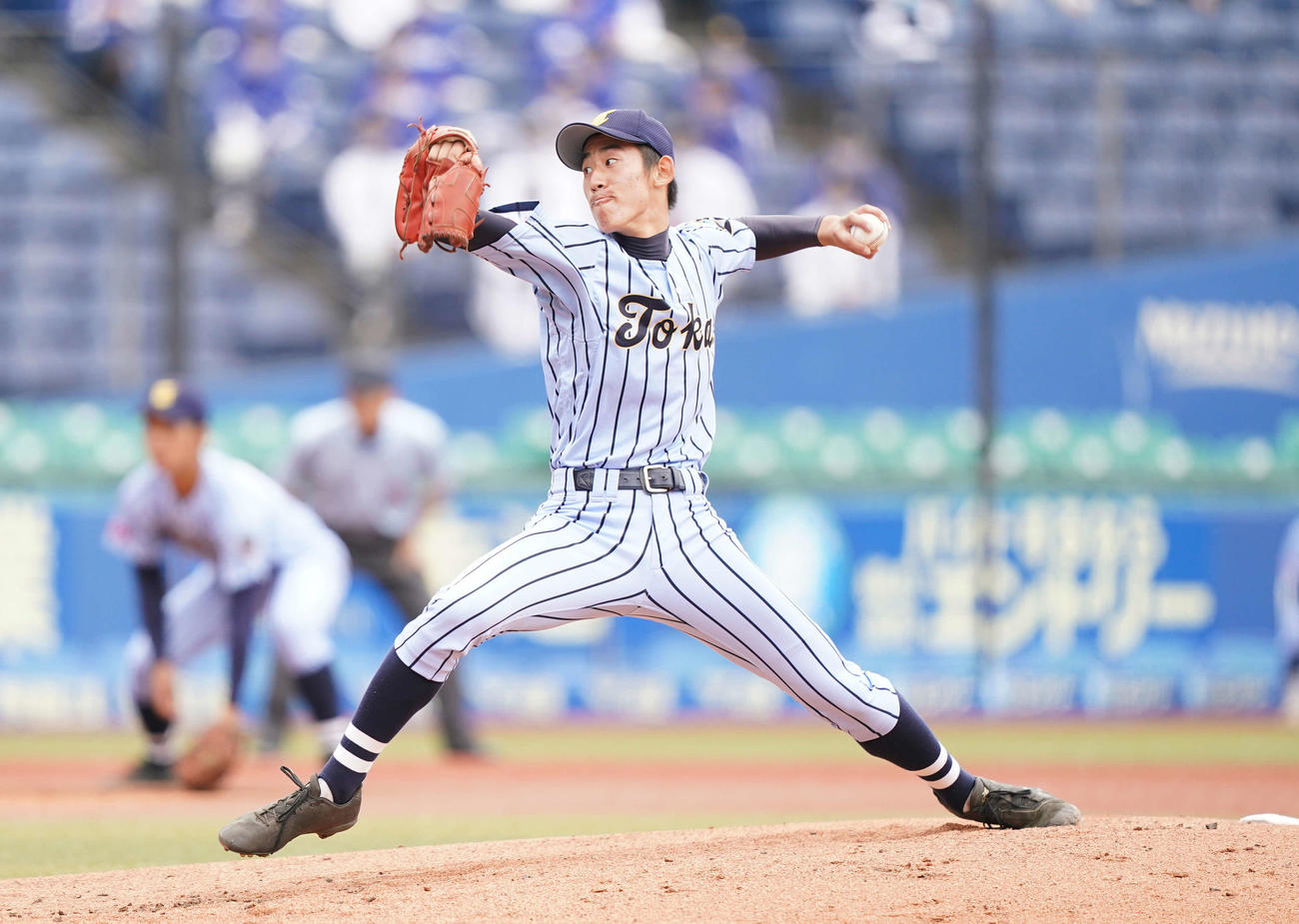 東海大相模対東海大甲府　先発し力投する東海大相模・石田（撮影・鈴木みどり）
