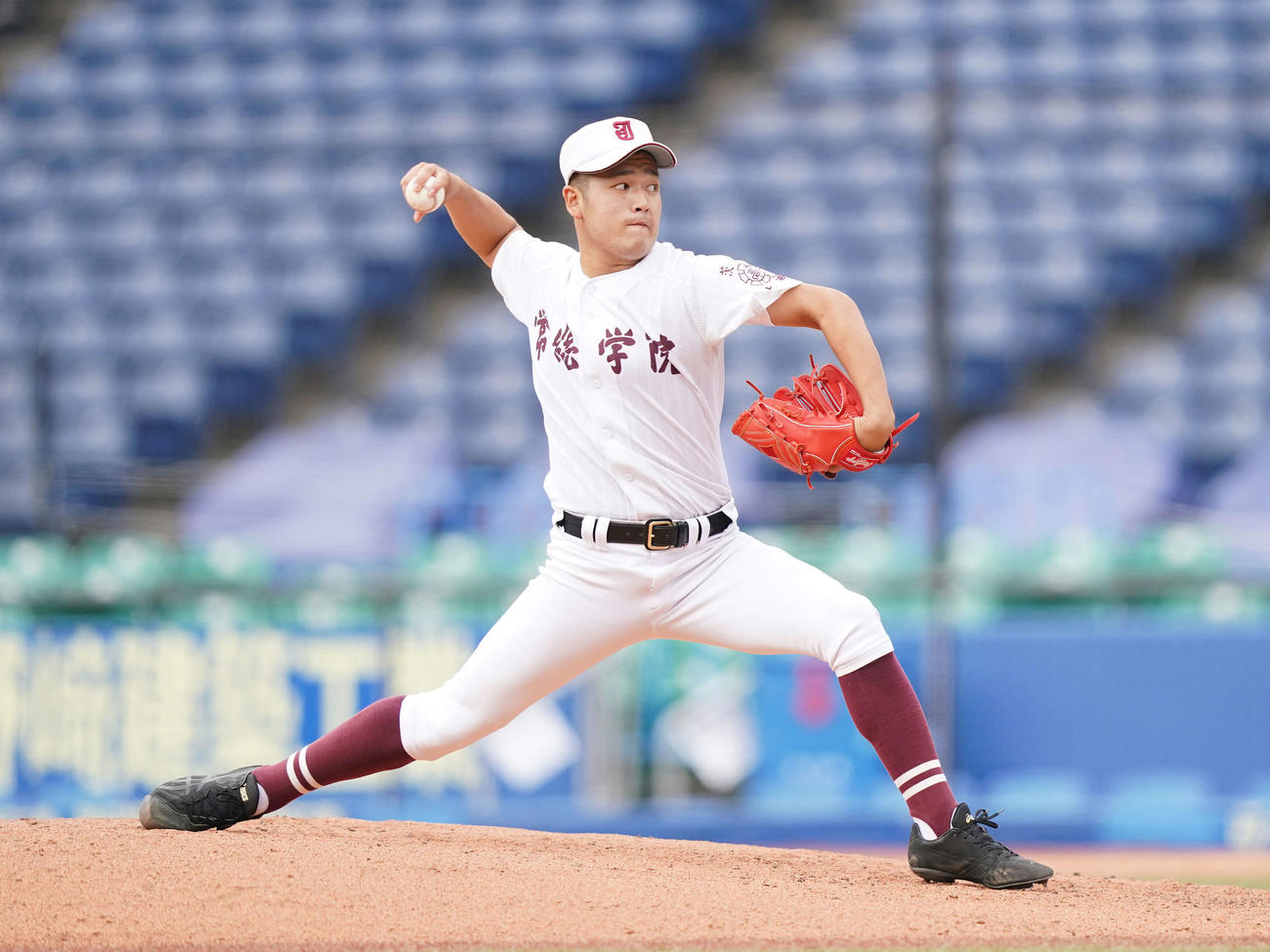 常総学院対木更津総合　先発し力投する常総学院・秋本（撮影・鈴木みどり）