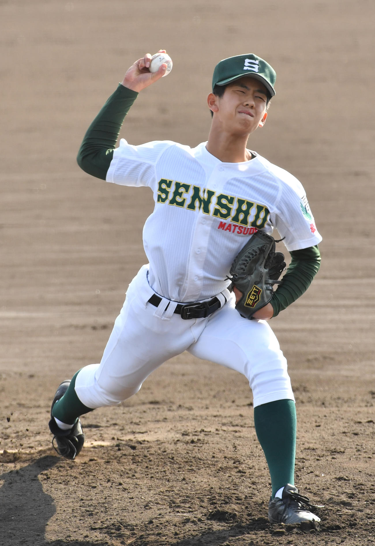 専大松戸対鎌倉学園　　先発した専大松戸・深沢（撮影・柴田隆二）
