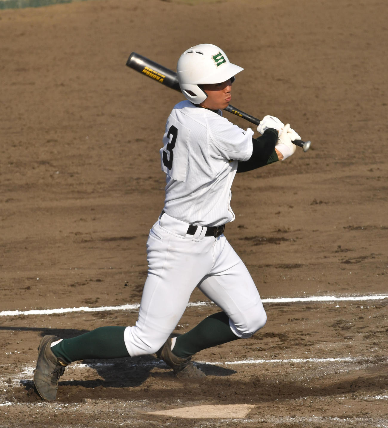 専大松戸対鎌倉学園　　3回表専大松戸2死一、三塁、山口は右前に適時打を放つ（撮影・柴田隆二）