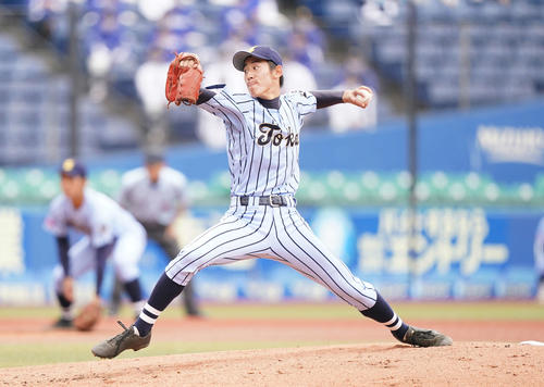 東海大相模対東海大甲府 先発し力投する東海大相模・石田(撮影・鈴木みどり)