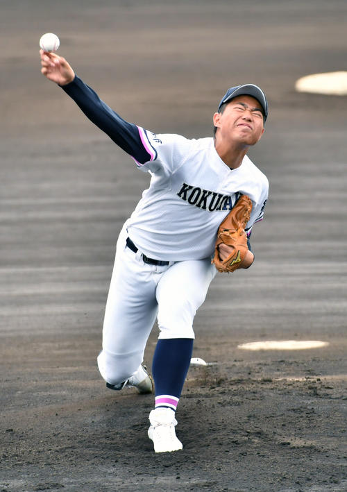 高崎健康福祉大高崎対国学院栃木 先発した国学院栃木・加藤(撮影・柴田隆二)