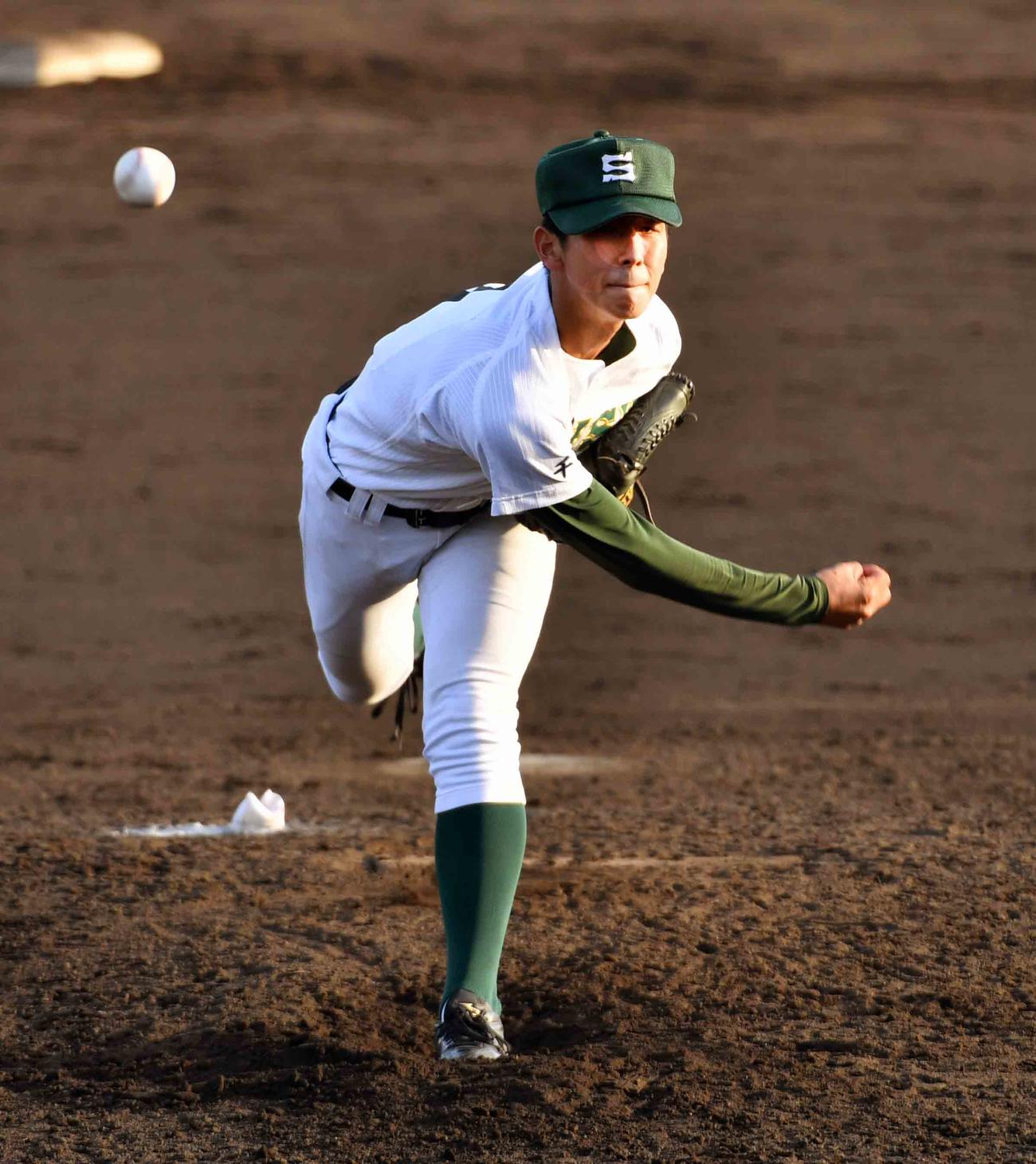 専大松戸対鎌倉学園　　完封勝利の専大松戸・深沢（撮影・柴田隆二）