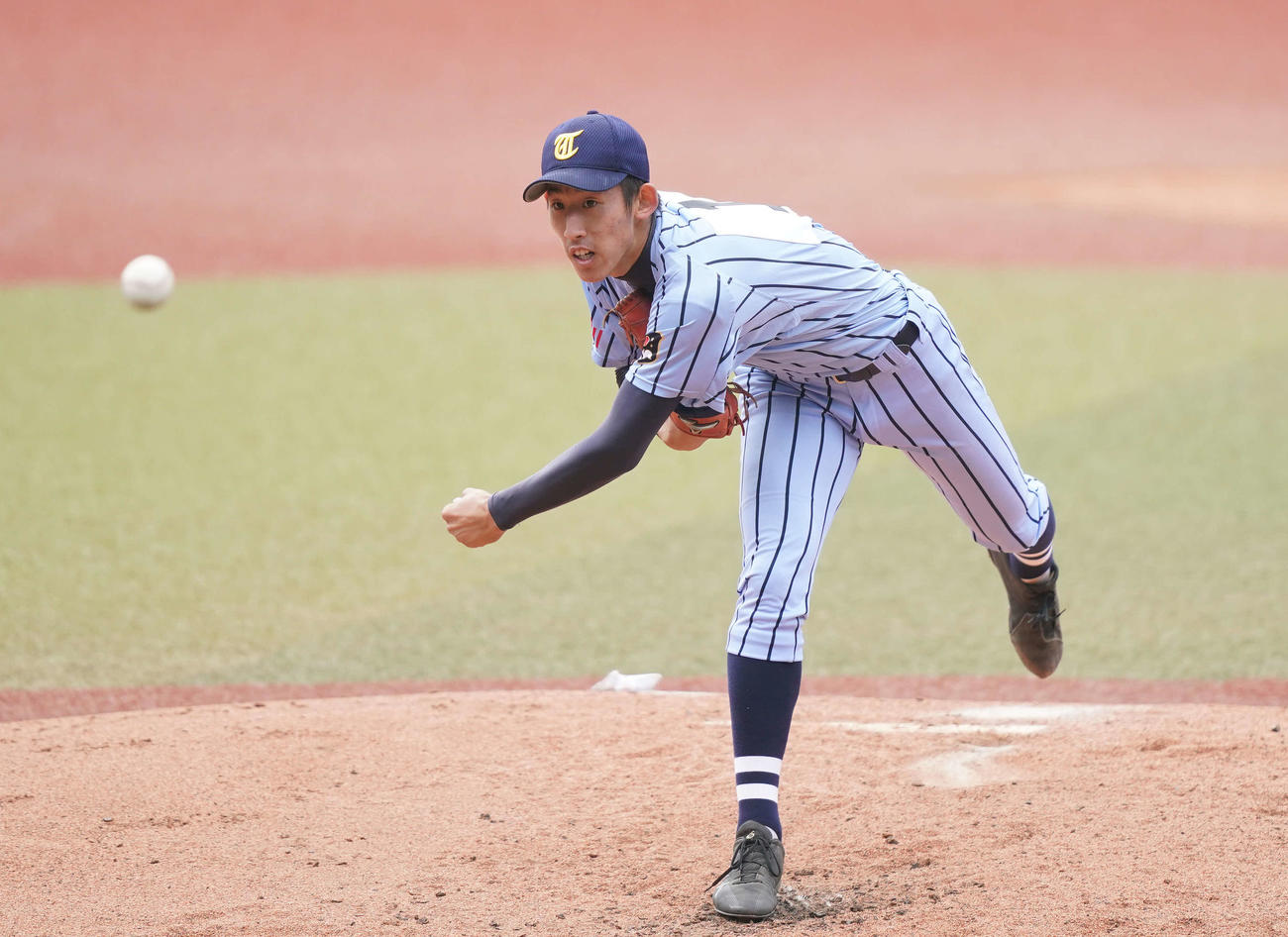 東海大相模対東海大甲府　先発し力投する東海大相模・石田（撮影・鈴木みどり）
