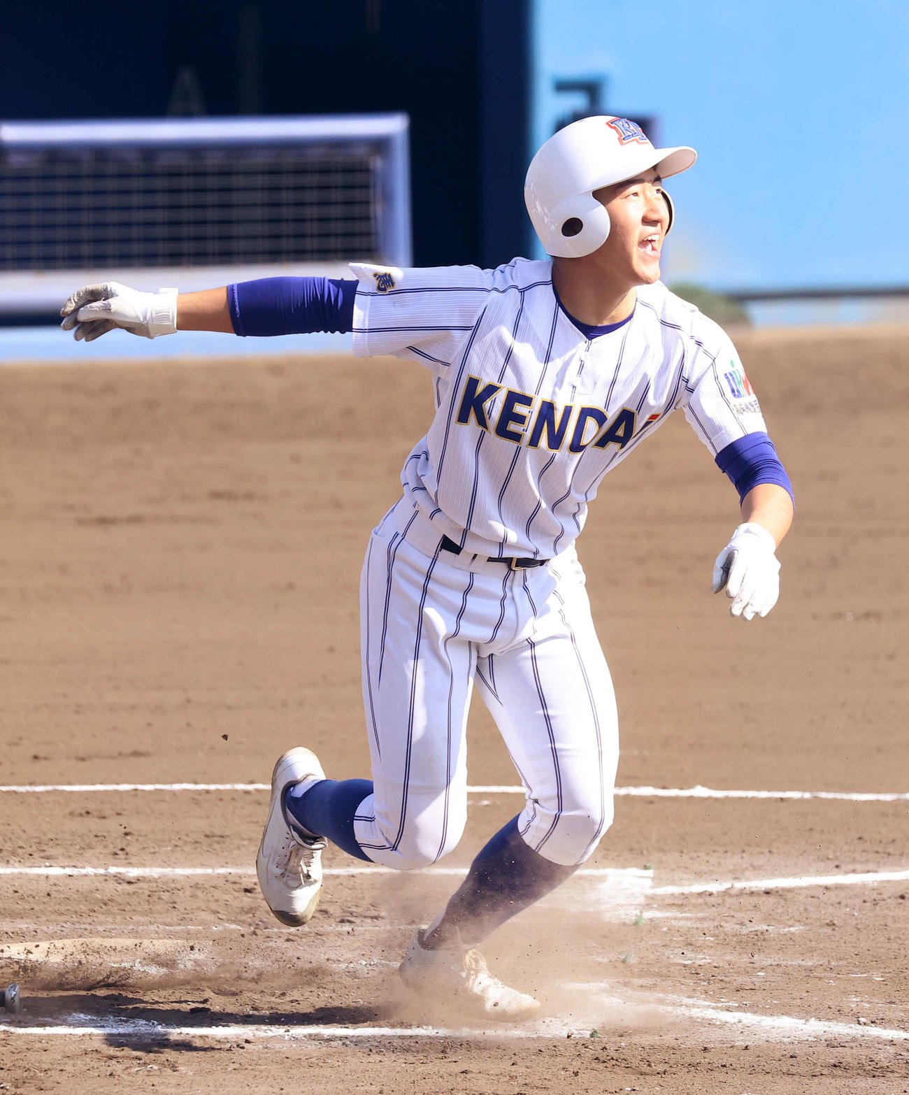 専大松戸対高崎健康福祉大高崎　6回裏高崎健康福祉大高崎無死、堀江は右越え本塁打を放つ（撮影・鈴木正人）