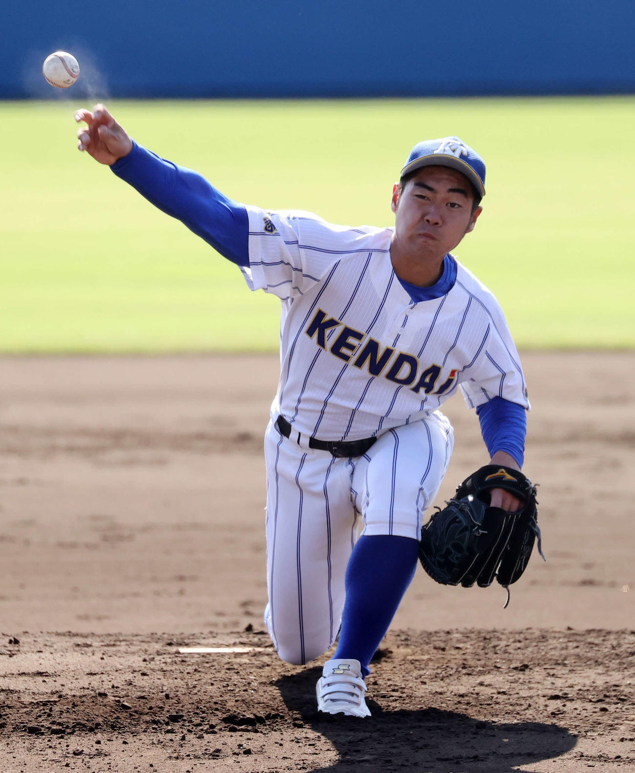 専大松戸対高崎健康福祉大高崎　先発し力投する高崎健康福祉大高崎・野中（撮影・鈴木正人）