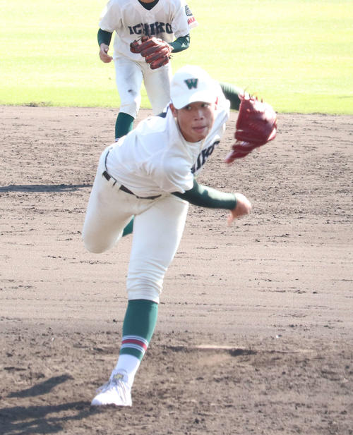 4点を追う5回から3番手でマウンドに上がった市和歌山・小園