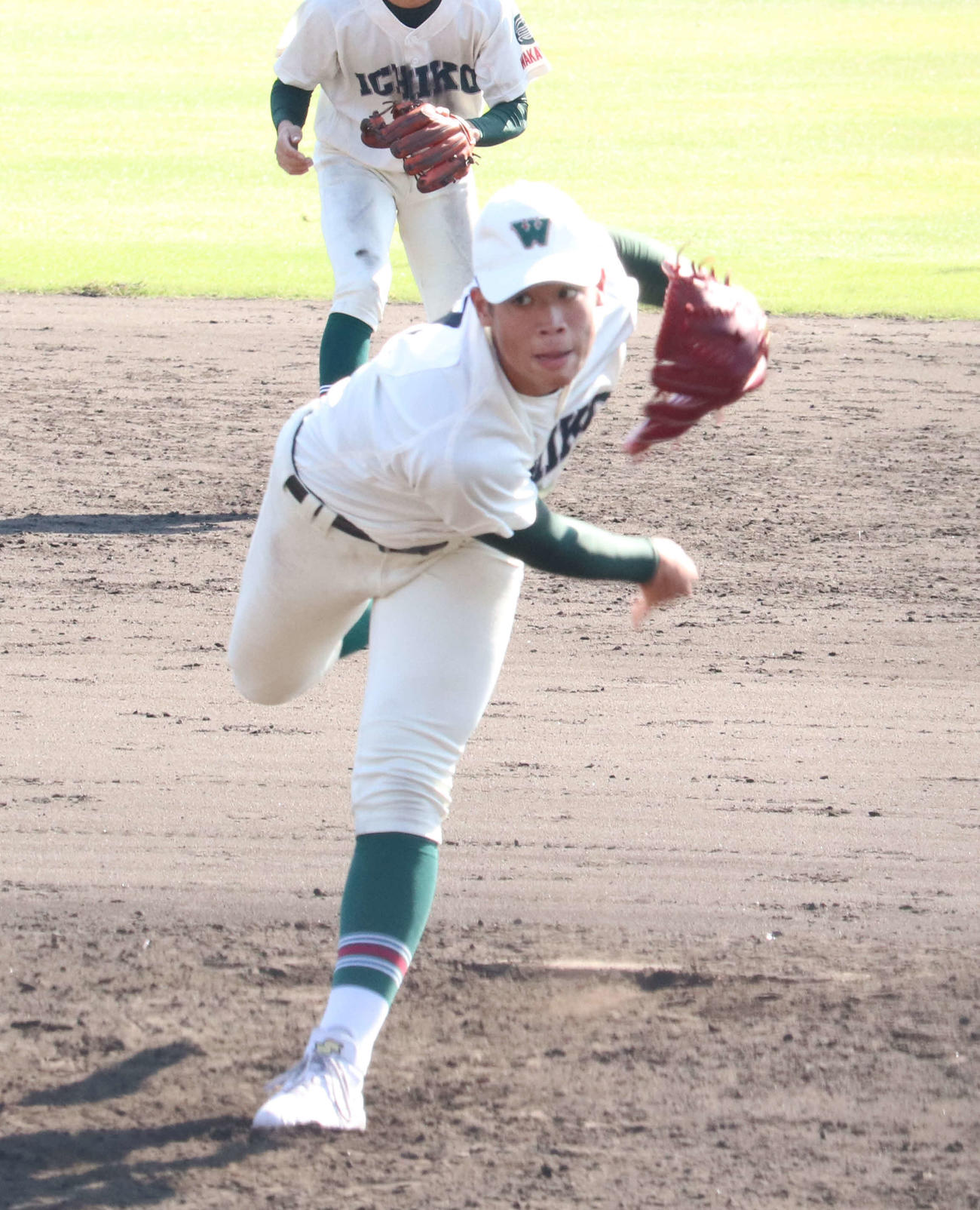 4点を追う5回から3番手でマウンドに上がった市和歌山・小園