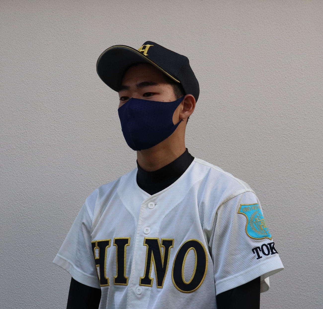 日野対関東第一　悔しそうな表情で取材に応じる日野・木下（撮影・小早川宗一郎）