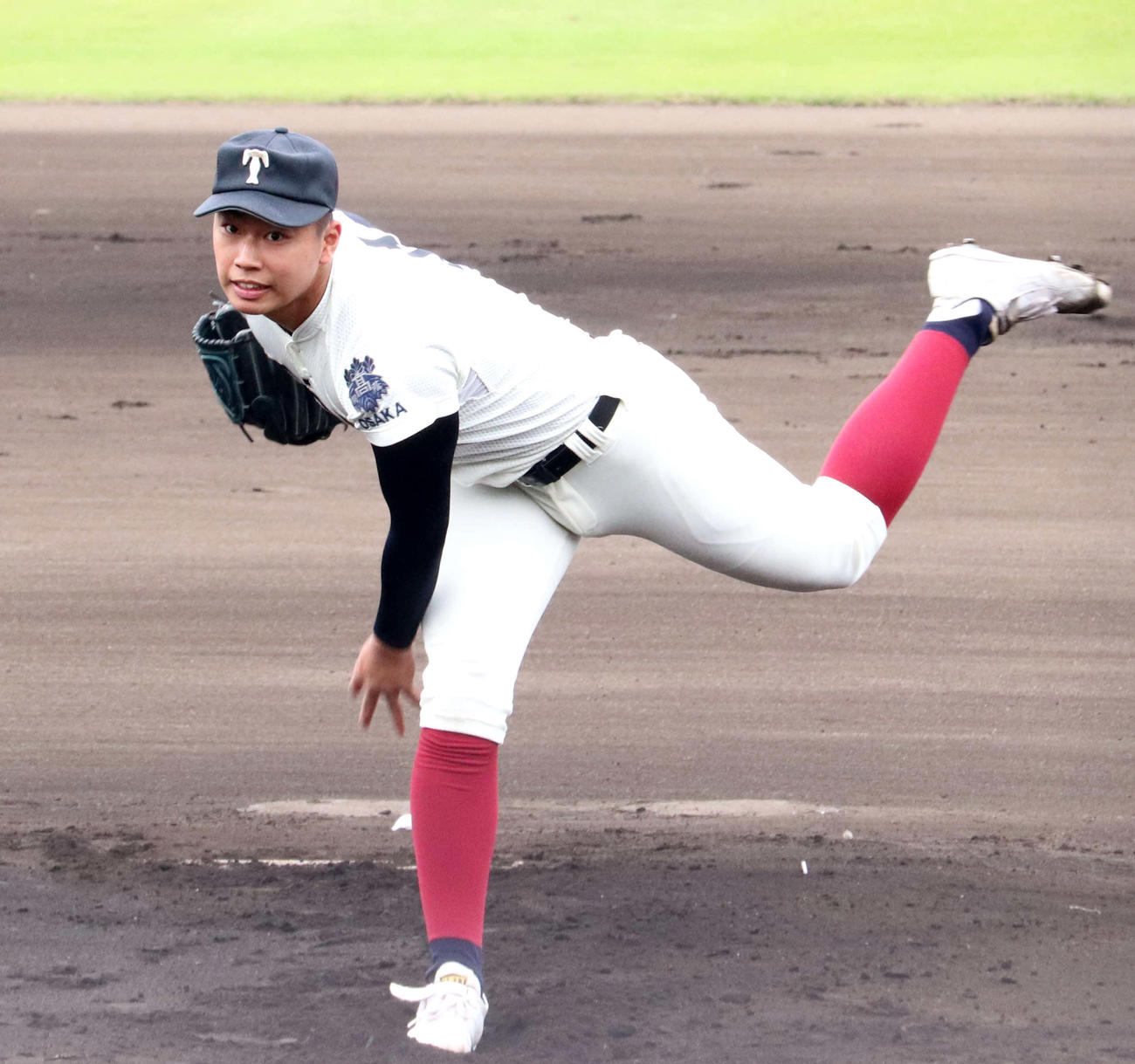 先発した大阪桐蔭・松浦（撮影・望月千草）