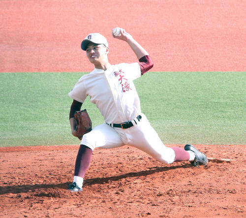 福岡大大濠対具志川商 完封で4強入りに貢献した福岡大大濠エース毛利海大投手(撮影・菊川光一)