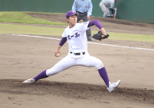 関東第一対八王子学園八王子　先発し、7回3安打無失点で完投した関東第一・市川