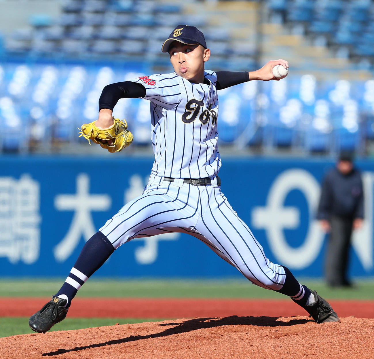 東海大菅生対関東第一　東海大菅生先発の本田（撮影・足立雅史）