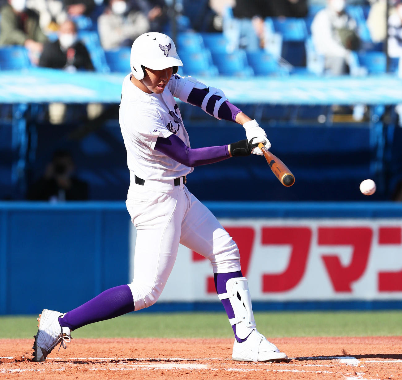 東海大菅生対関東第一　1回裏関東第一2死二塁、中前適時打を放つ市川（撮影・足立雅史）