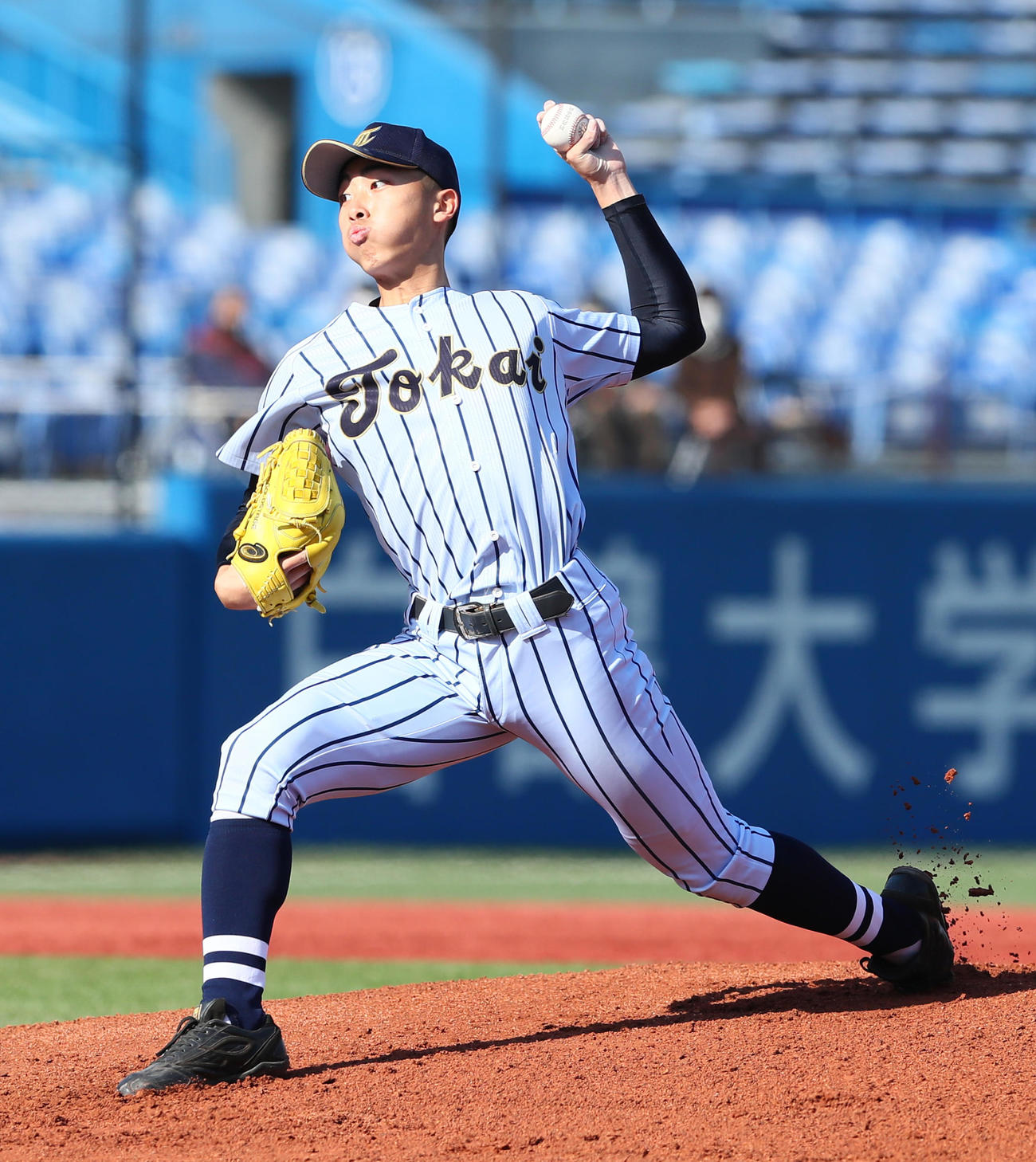 日大三対東海大菅生　東海大菅生先発の本田（撮影・足立雅史）