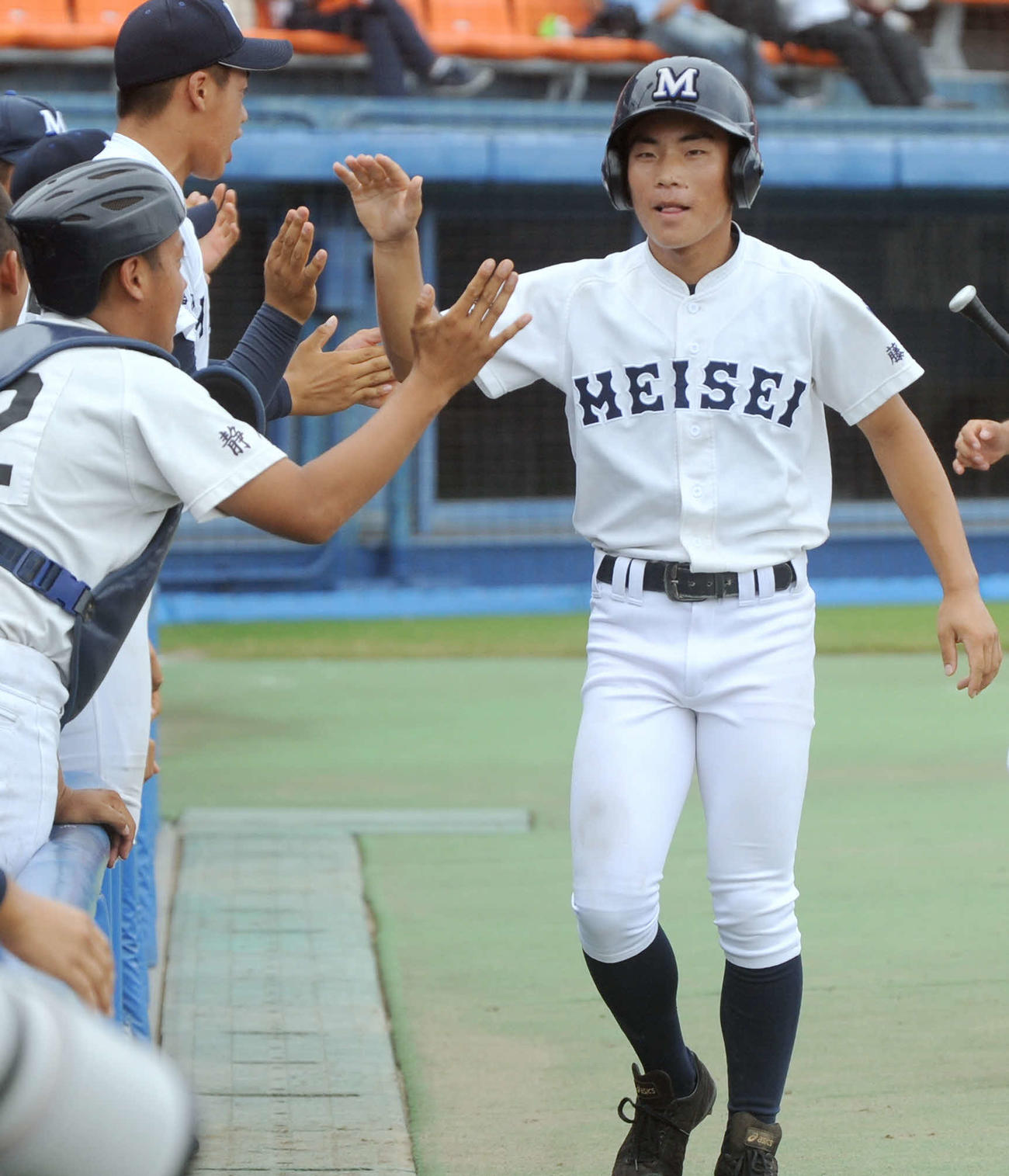 打線ではチャンスメーク役をこなした藤枝明誠・中沢