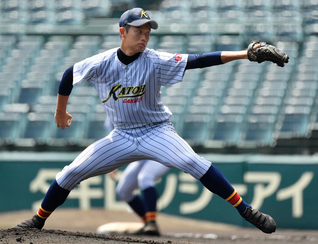 甲子園交流試合の鹿児島城西戦で力投する加藤学園・肥沼（8月12日撮影）