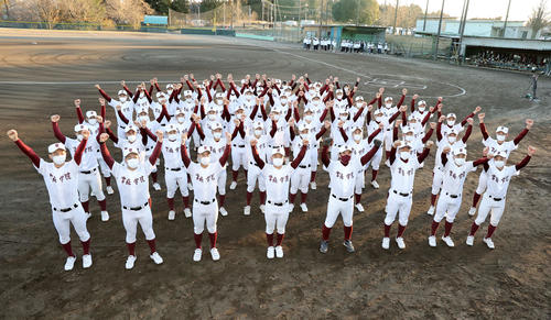 センバツ出場を決め喜ぶ常総学院の選手たち（撮影・鈴木正人）
